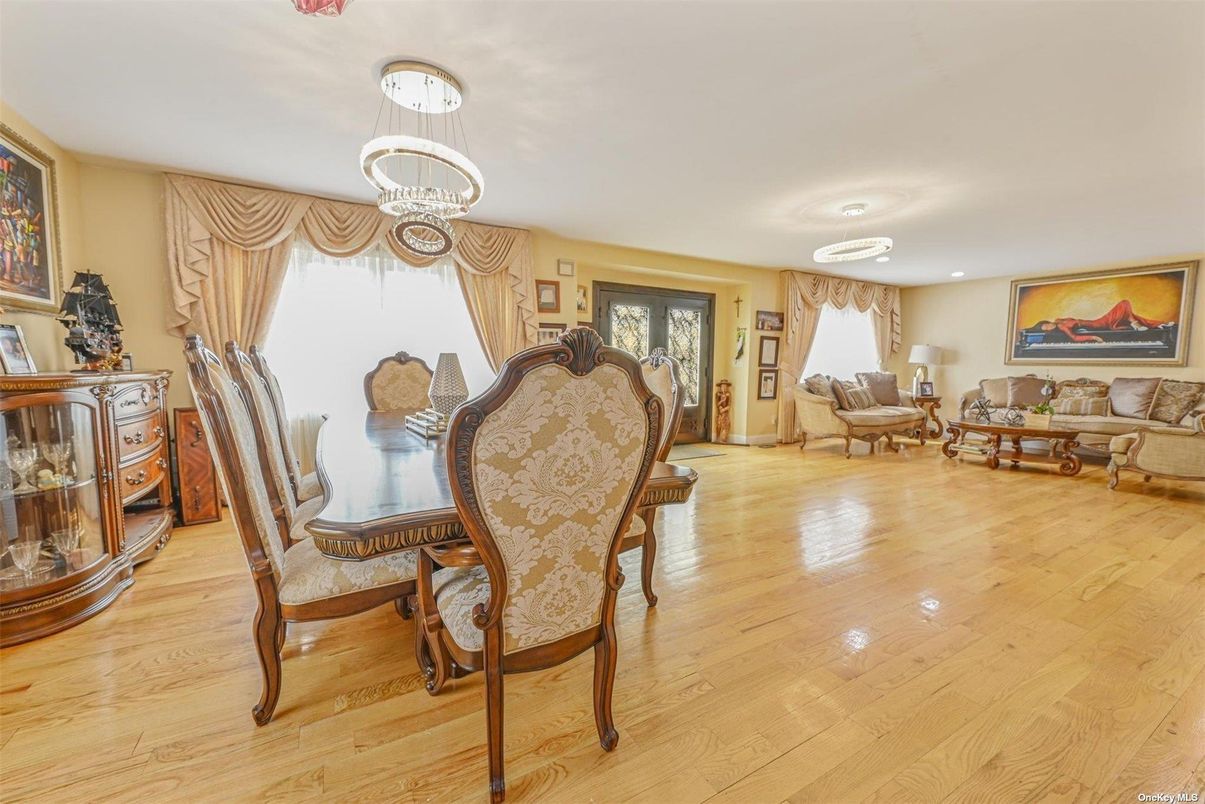 Dining room, Interior, Living room, Pendant Lights, Recessed Lighting, Wood Texture Flooring