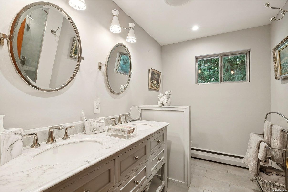 Bathroom, Dual Sink Vanities, Interior, Recessed Lighting