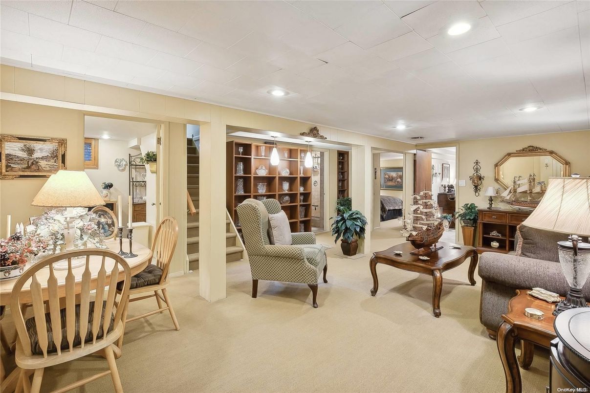 Dining room, Interior, Recessed Lighting
