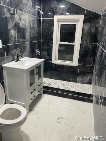 Bathroom, Interior, Marble, Recessed Lighting