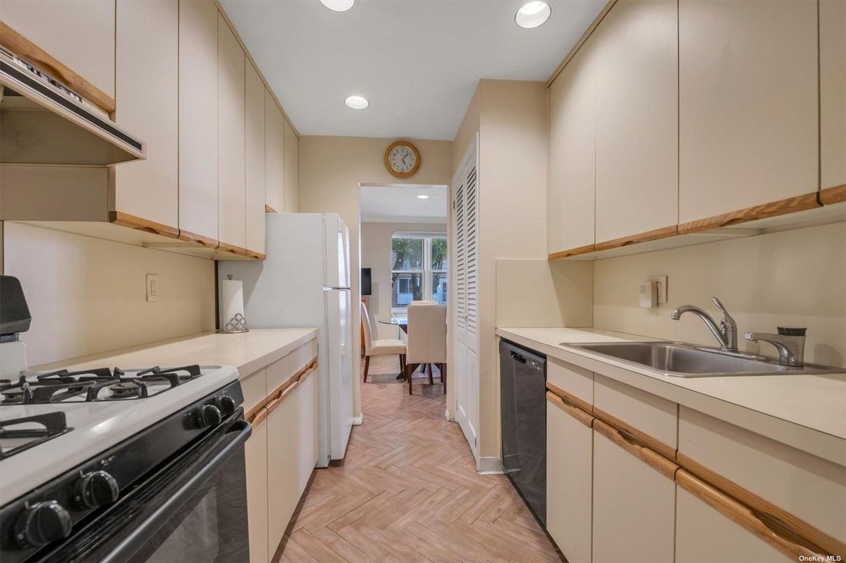 Interior, Kitchen, Recessed Lighting, Wood Texture Flooring