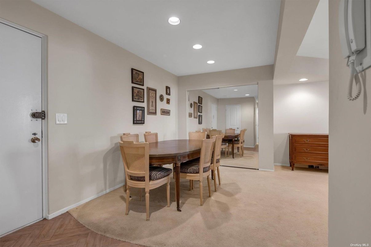 Dining room, Interior, Recessed Lighting