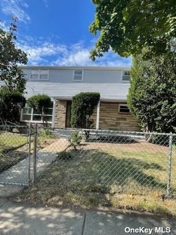 Backyard, Exterior, Facade, Raised Ranch