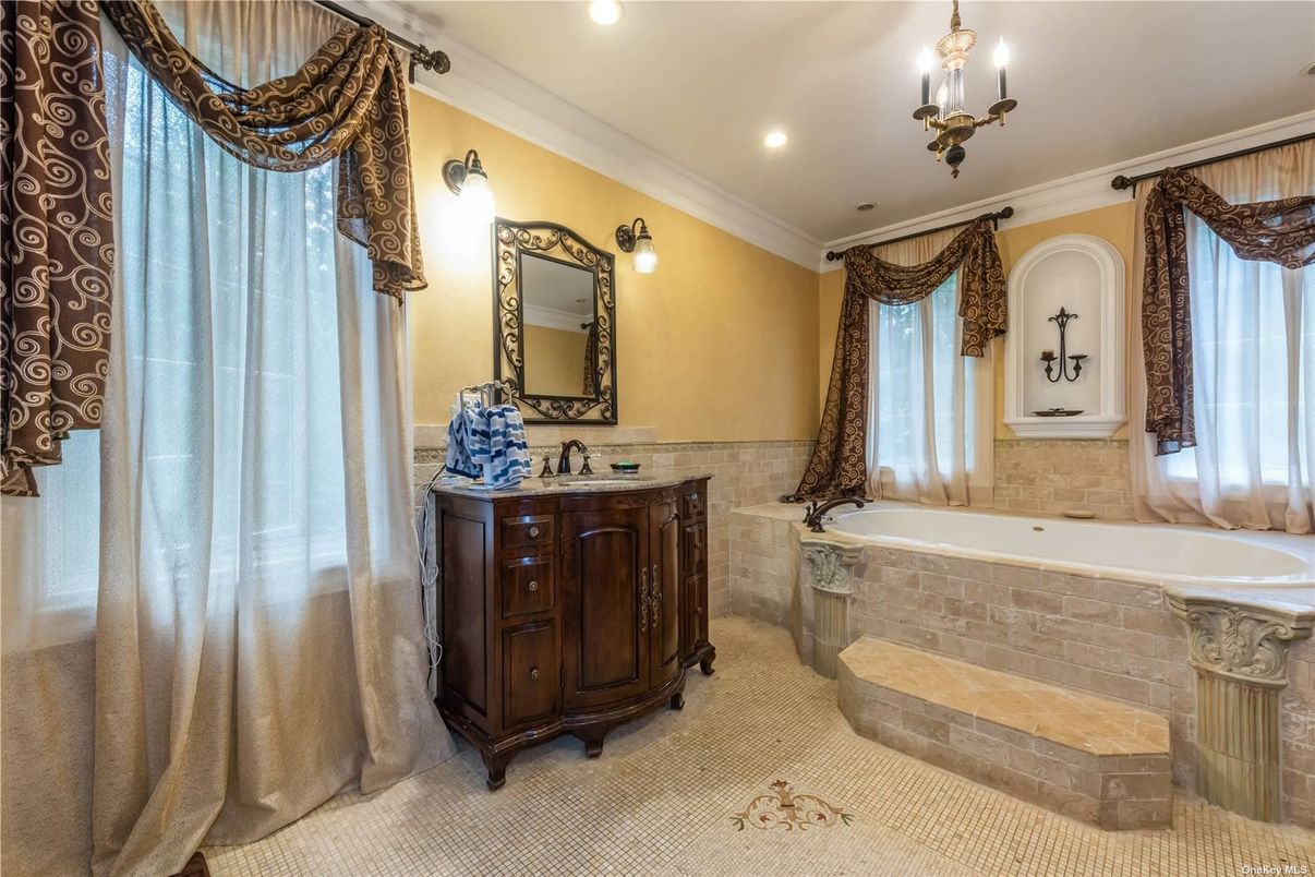 Bathroom, Interior, Recessed Lighting