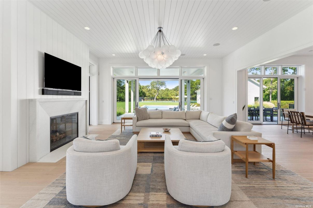 Fireplace, Interior, Living room, Pendant Lights, Recessed Lighting, Wood Texture Flooring