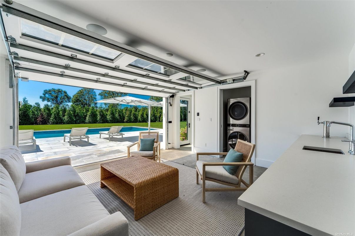Interior, Pool, Recessed Lighting, Washer