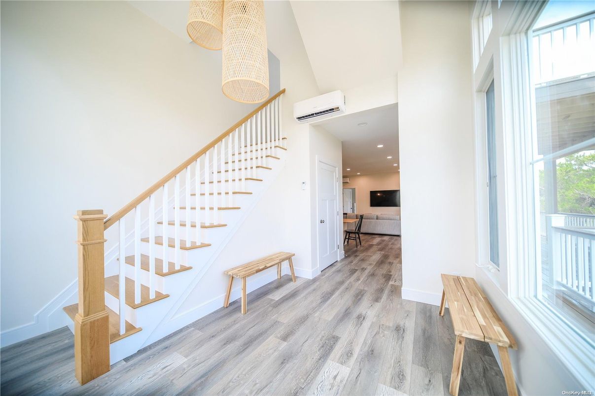 Interior, Pendant Lights, Recessed Lighting, Wood Texture Flooring