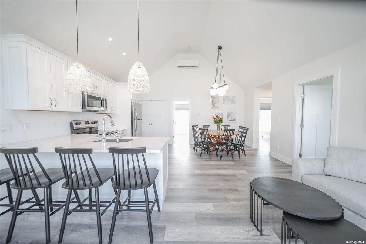 Dining room, Interior, Kitchen, Pendant Lights, Recessed Lighting, Stainless Steel Appliances, Wood Texture Flooring