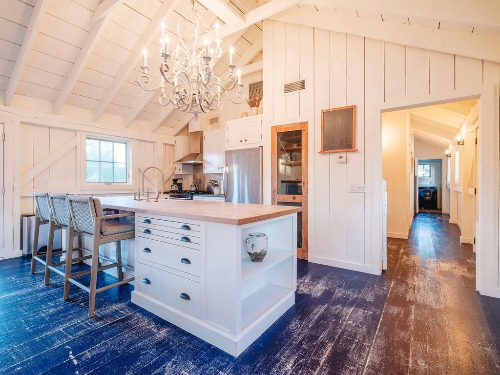 Chandelier, Interior, Kitchen