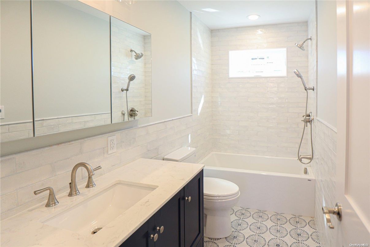 Bathroom, Interior, Recessed Lighting