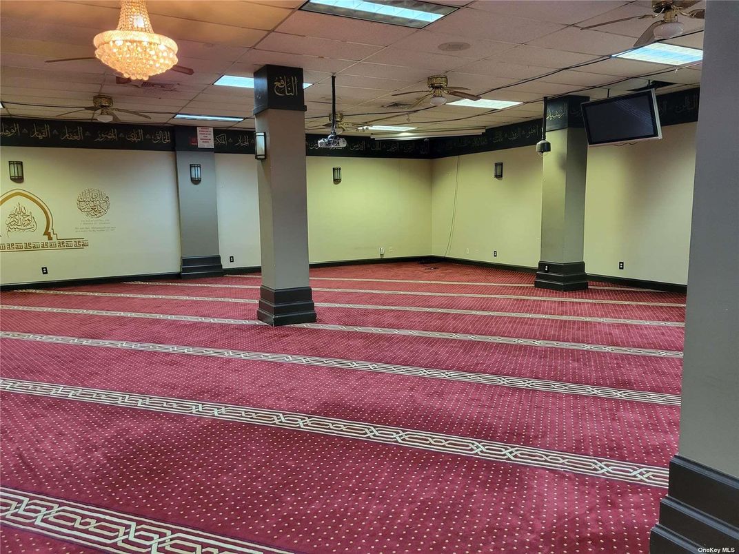 Chandelier, Interior