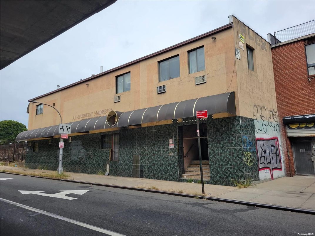 Exterior, Facade, None