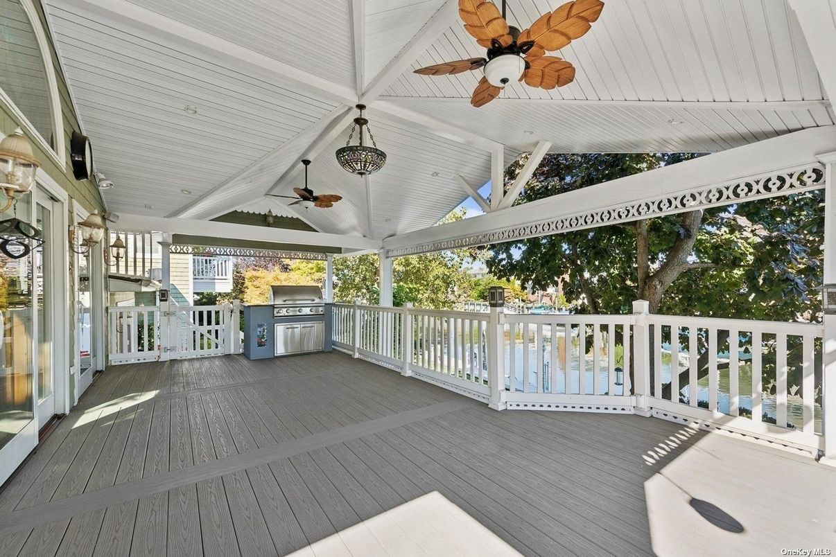 Exterior, Outdoor Kitchen