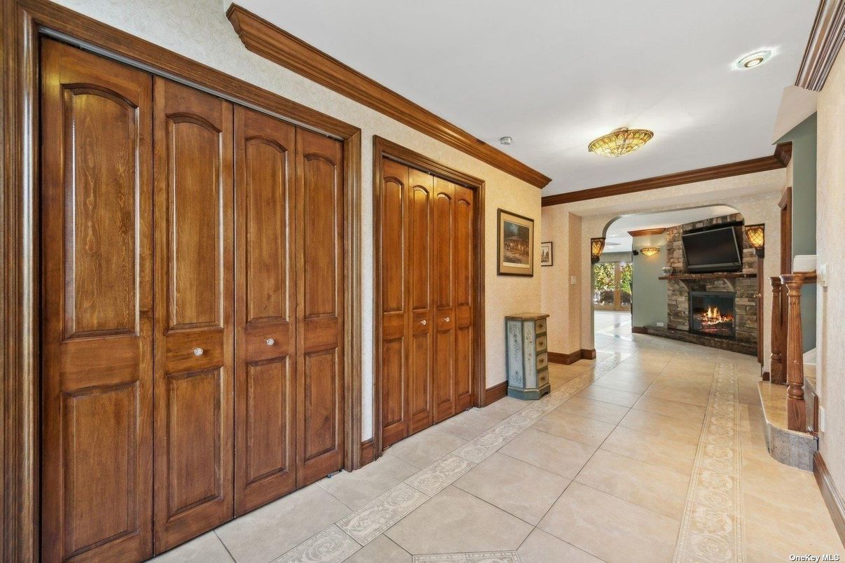 Fireplace, Interior, Recessed Lighting