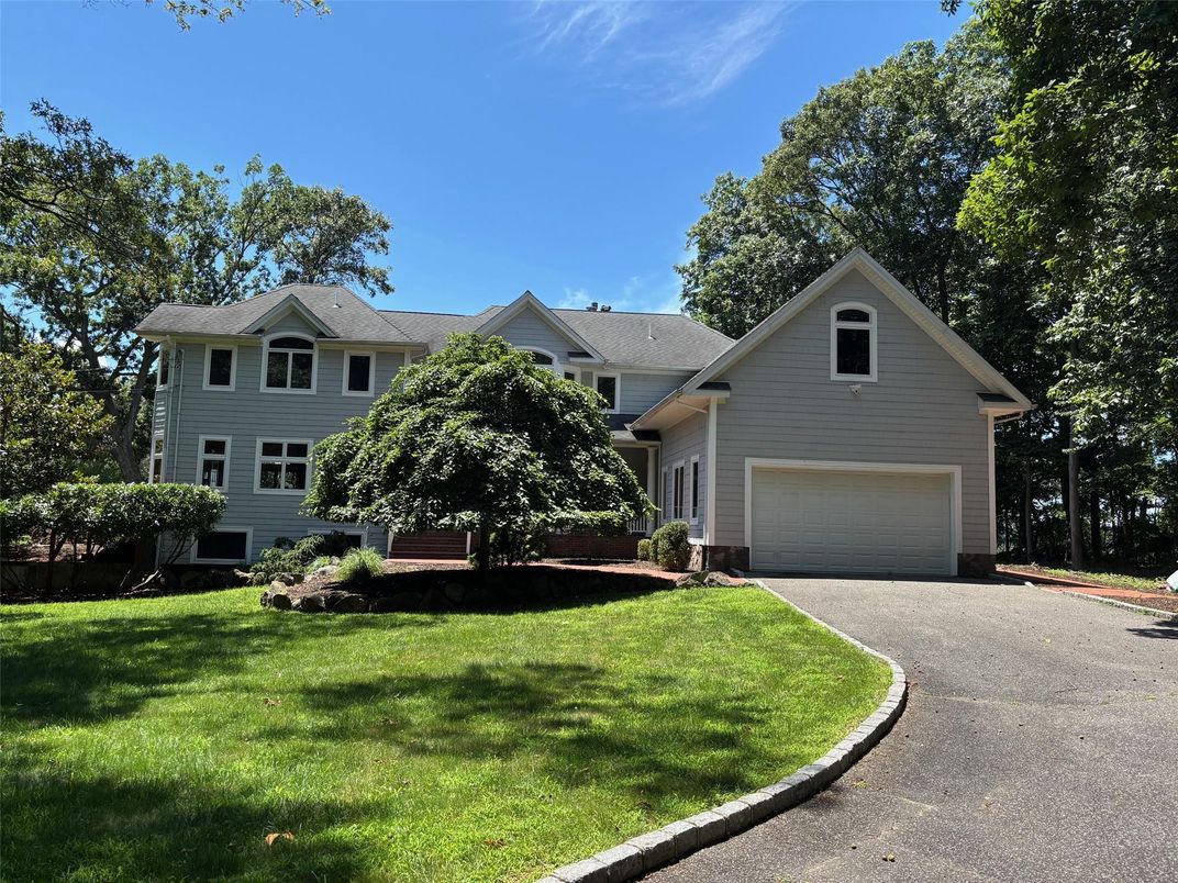 Attached, Exterior, Facade, Farmhouse