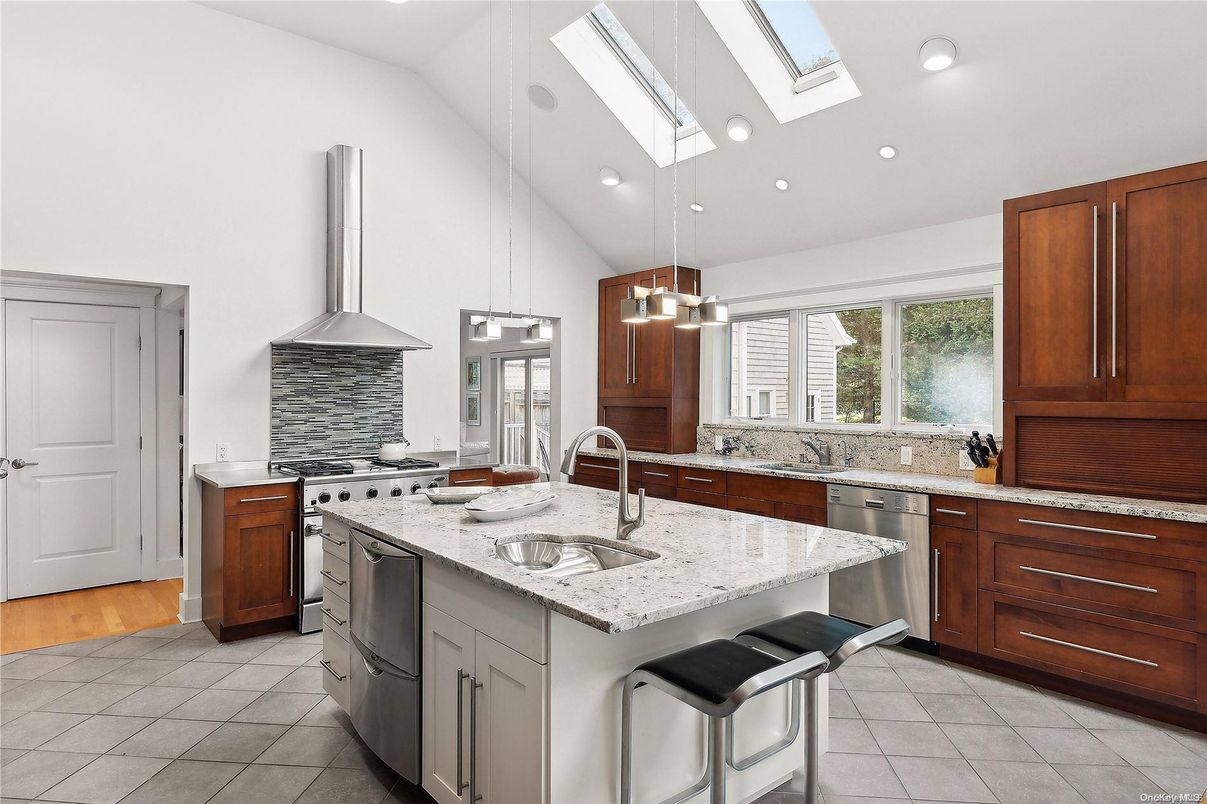 Interior, Kitchen, Pendant Lights, Recessed Lighting, Stainless Steel Appliances