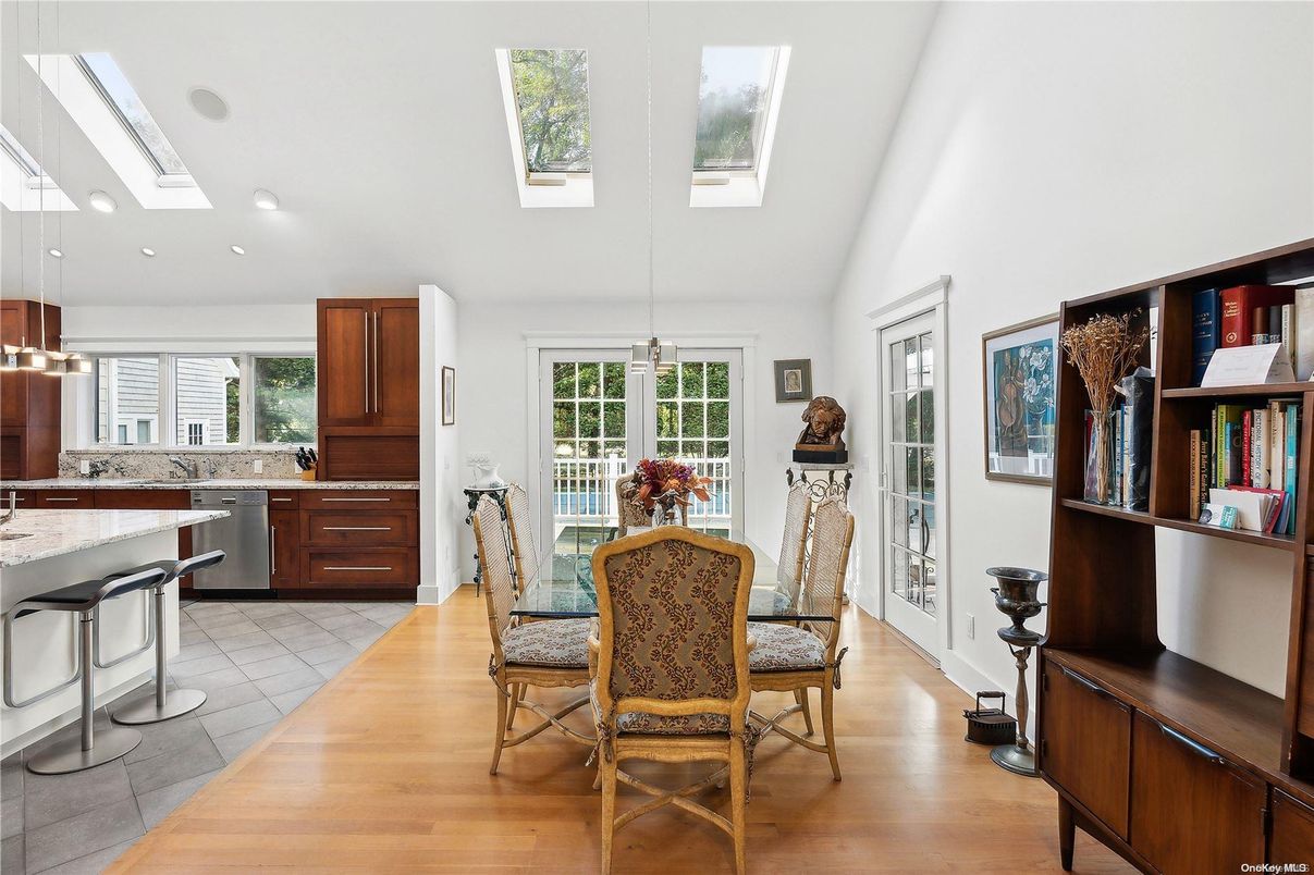 Dining room, Interior, Kitchen, Pendant Lights, Recessed Lighting, Wood Texture Flooring