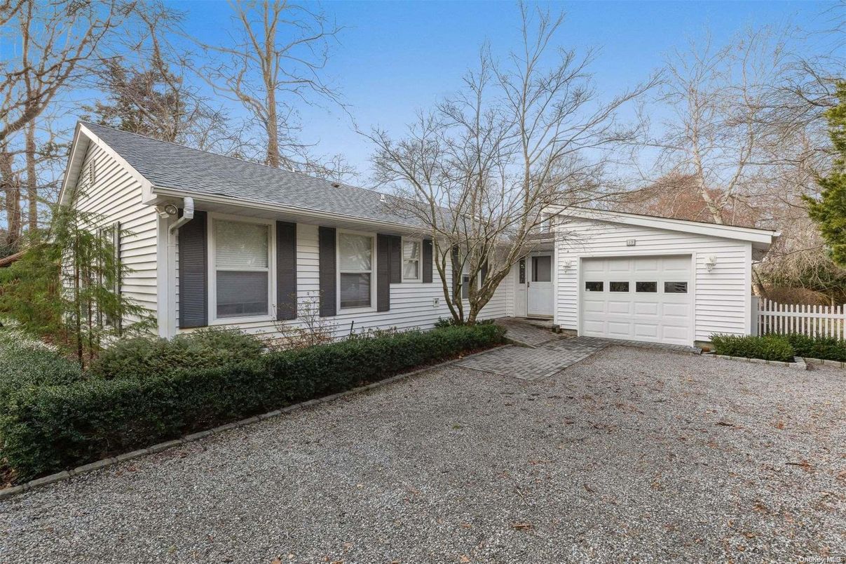 Attached, Exterior, Facade, Cape Cod