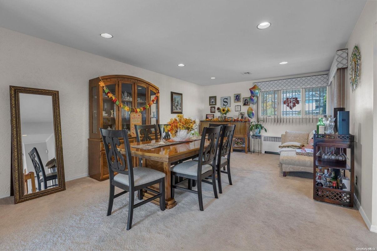 Dining room, Interior, Recessed Lighting
