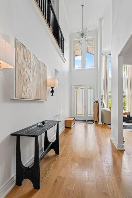 Interior, Pendant Lights, Wood Texture Flooring