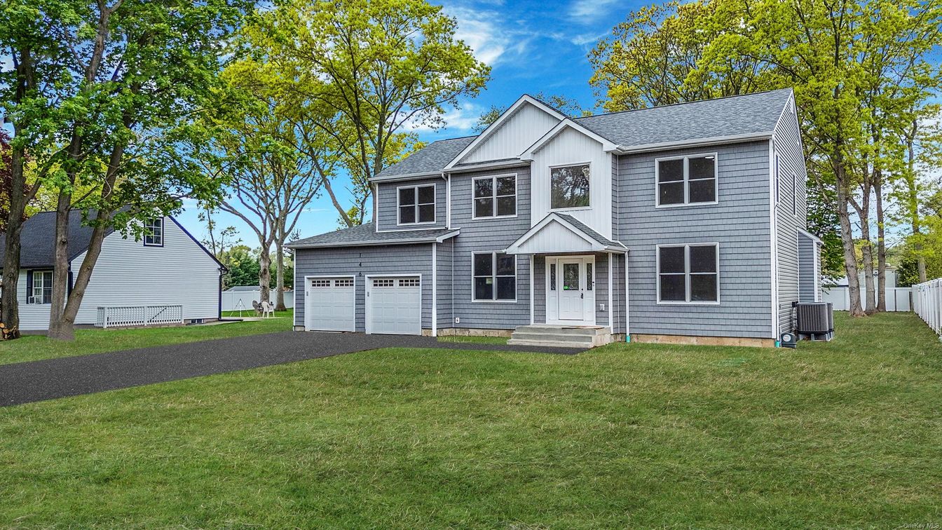 Attached, Exterior, Facade, Farmhouse