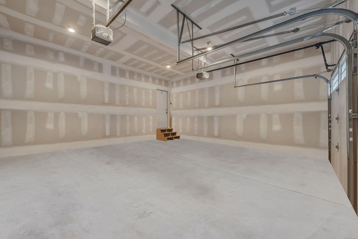 Empty room, Garage, Interior
