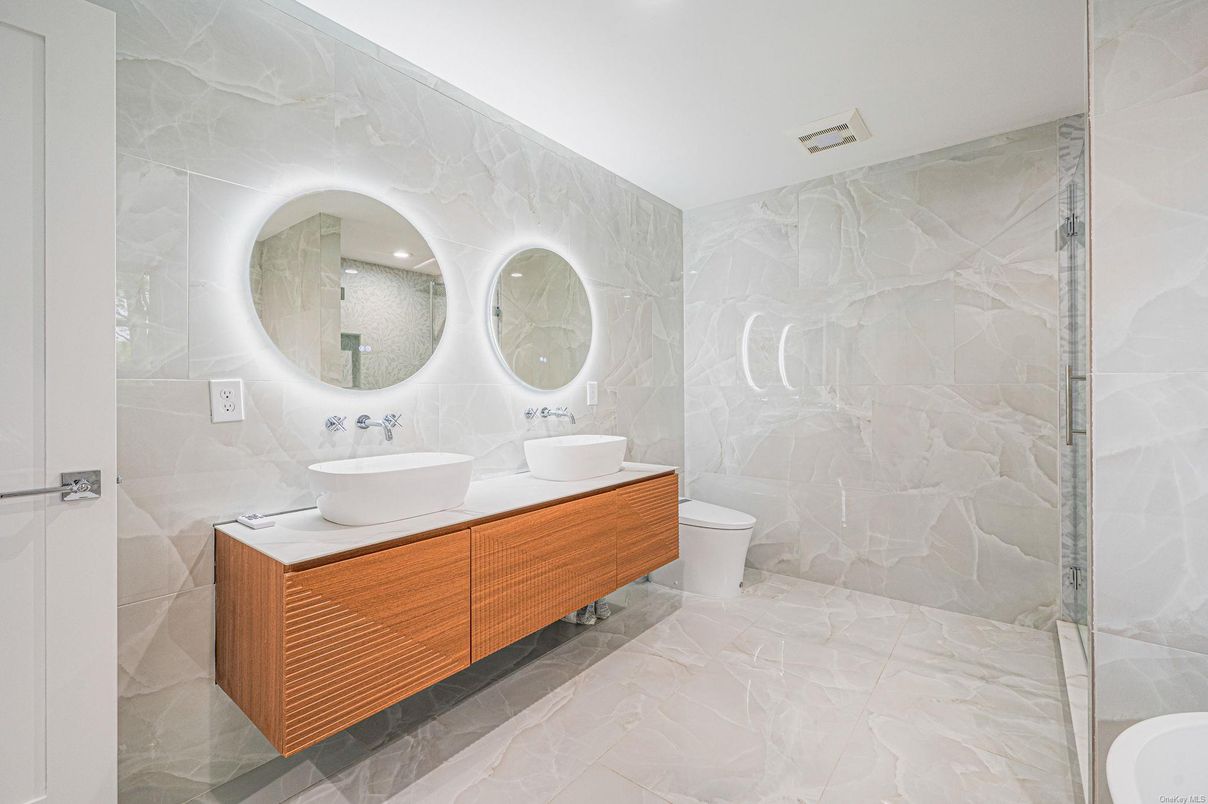 Bathroom, Dual Sink Vanities, Interior, Recessed Lighting