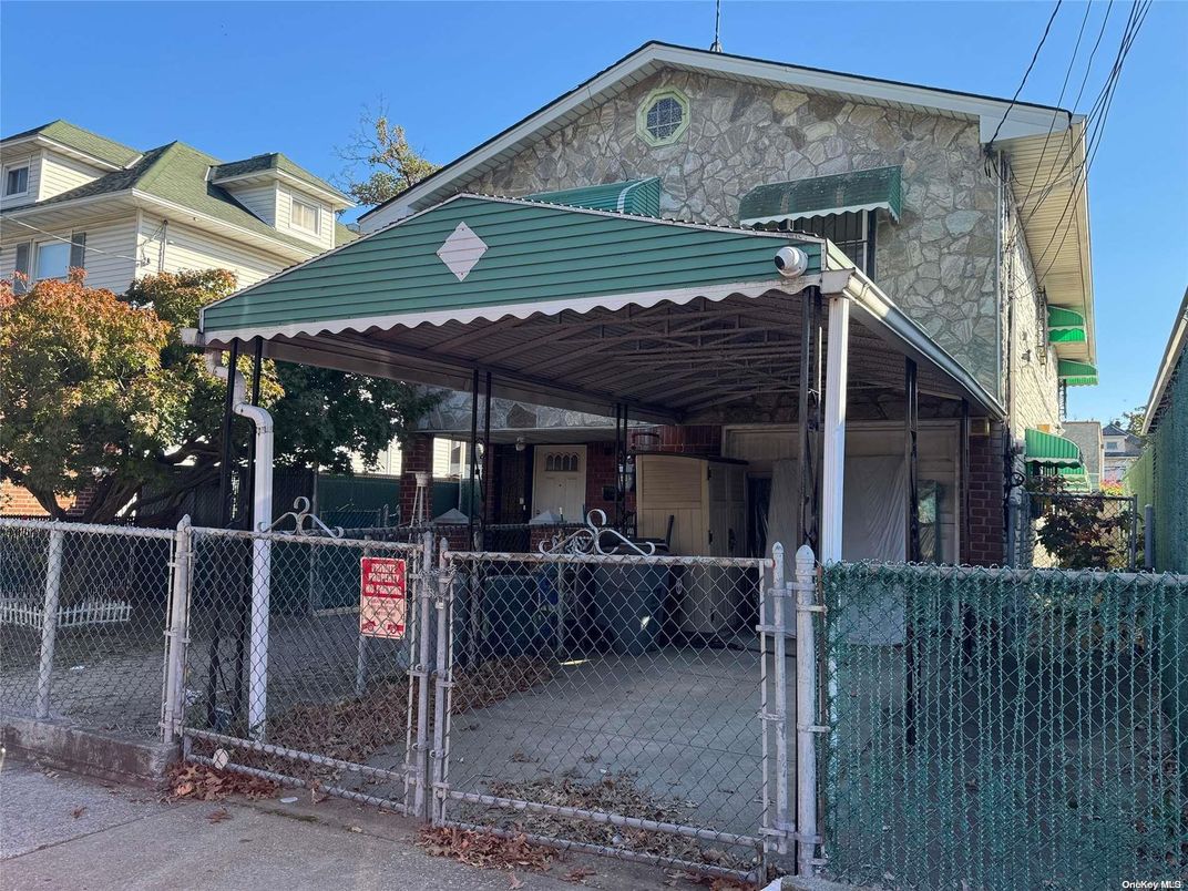 Exterior, Facade, None