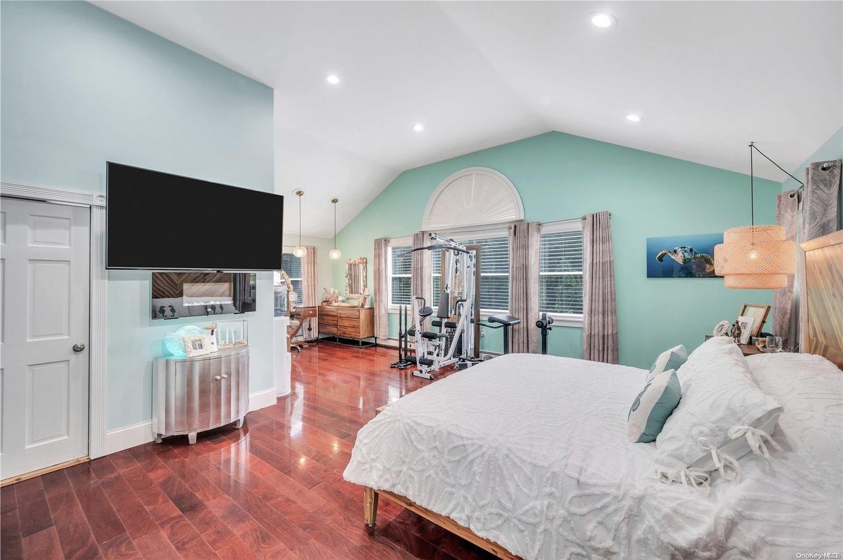 Bedroom, Fitness Equipment, Interior, Pendant Lights, Recessed Lighting, Wood Texture Flooring