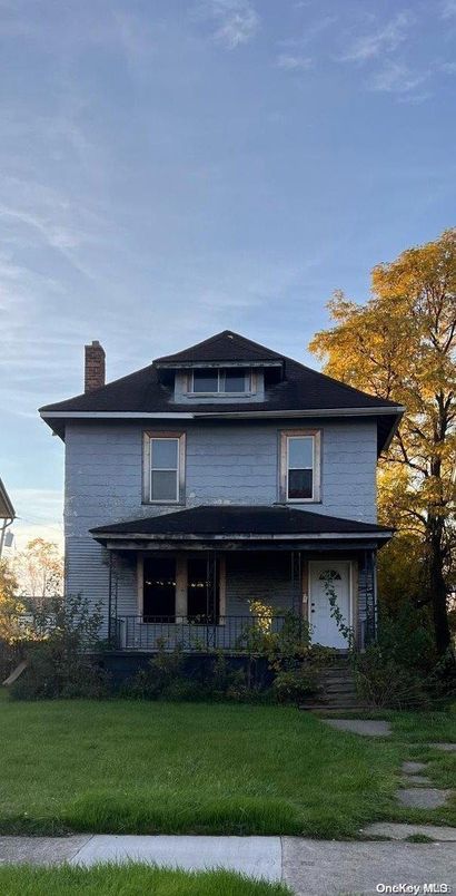 Exterior, Facade, American Foursquare