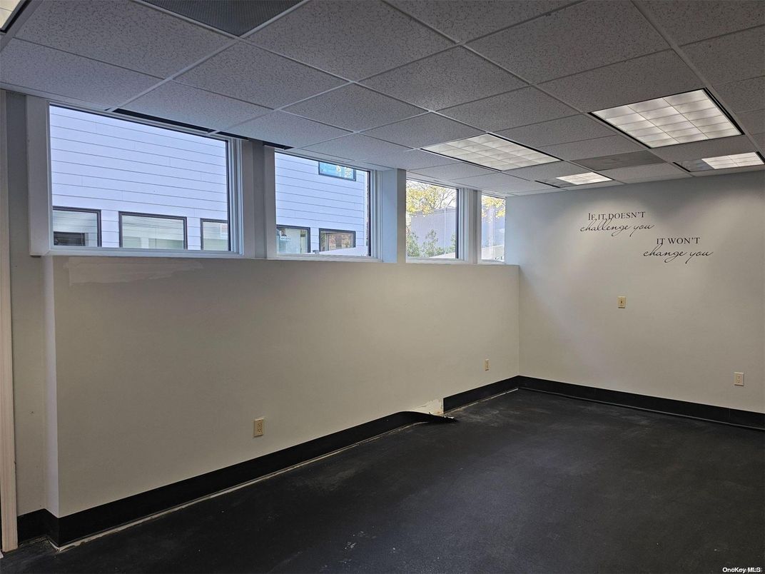 Empty room, Interior