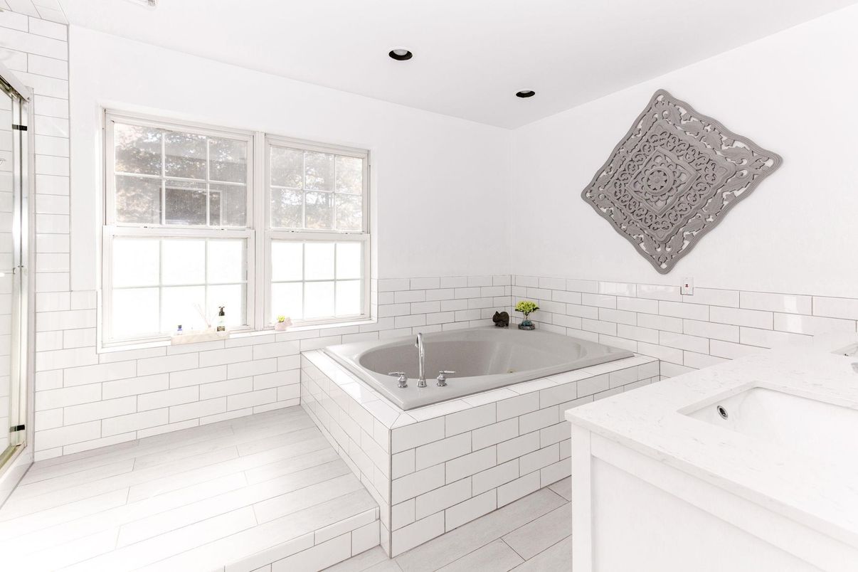Bathroom, Interior, Recessed Lighting