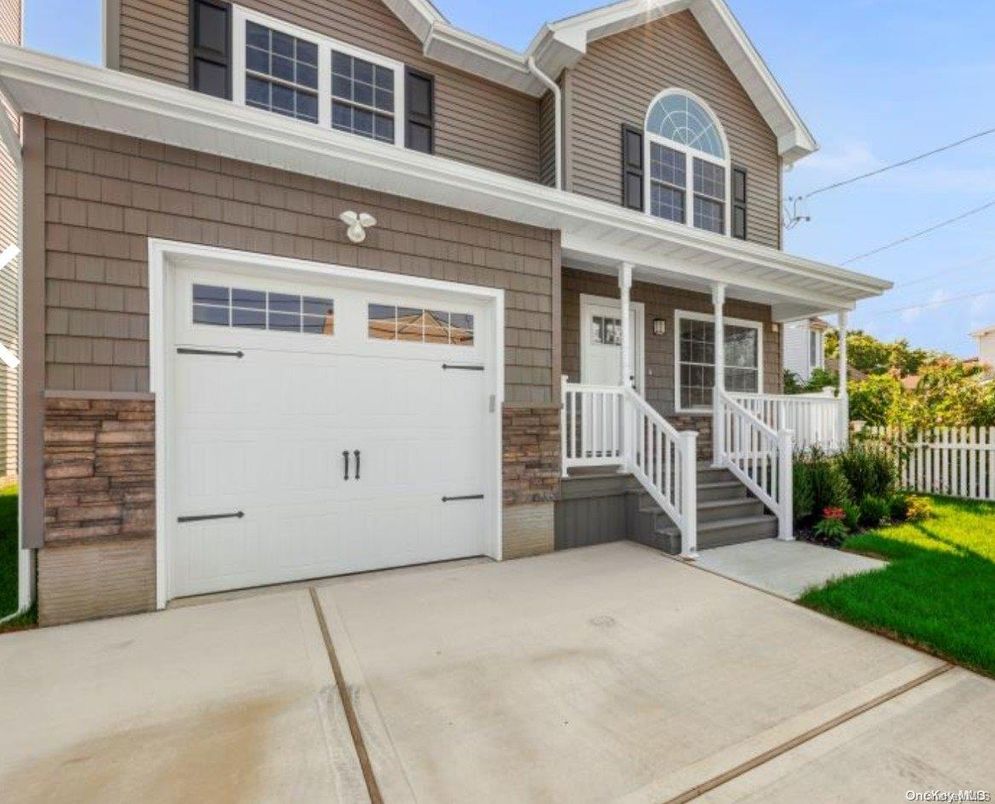 Attached, Exterior, Facade, None