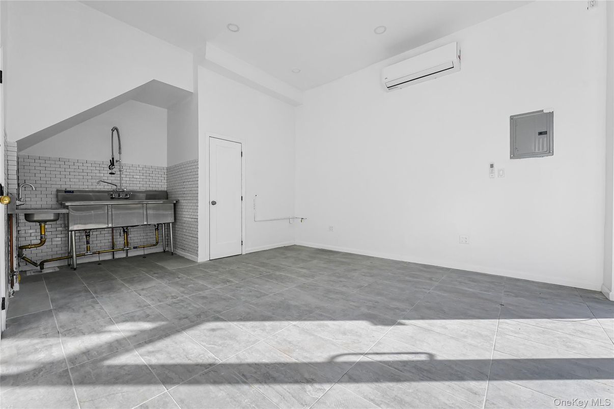 Empty room, Interior, Recessed Lighting, Stone Walls