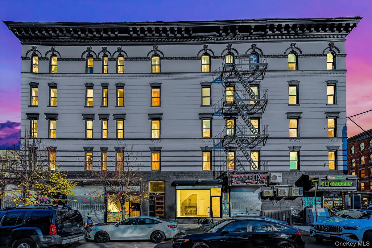 Exterior, Facade, Chicago School