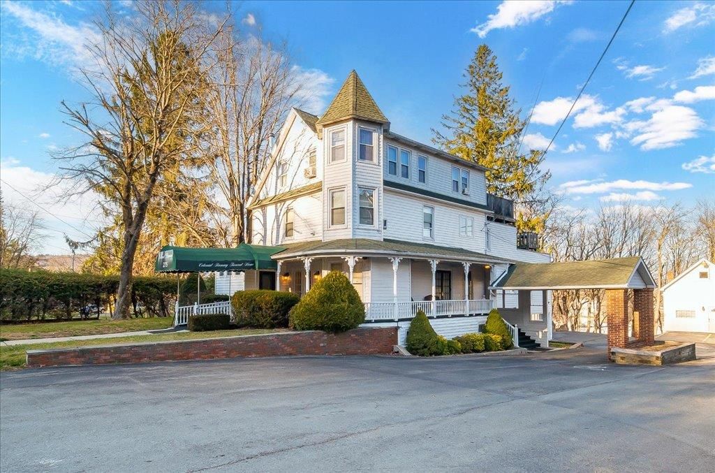 Exterior, Facade, Brick Facade, Queen Anne Victorian