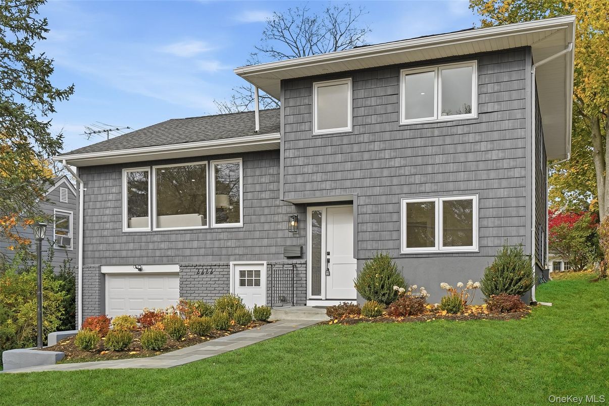 Attached, Exterior, Facade, Split Level