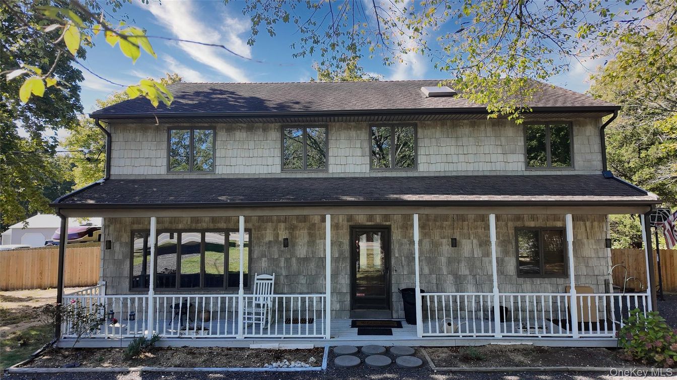 Exterior, Facade, American Foursquare