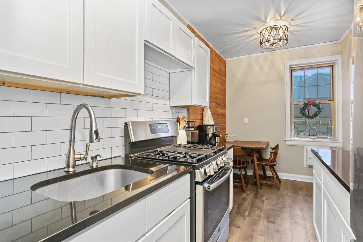 Dining room, Interior, Kitchen, Stainless Steel Appliances, Wood Texture Flooring