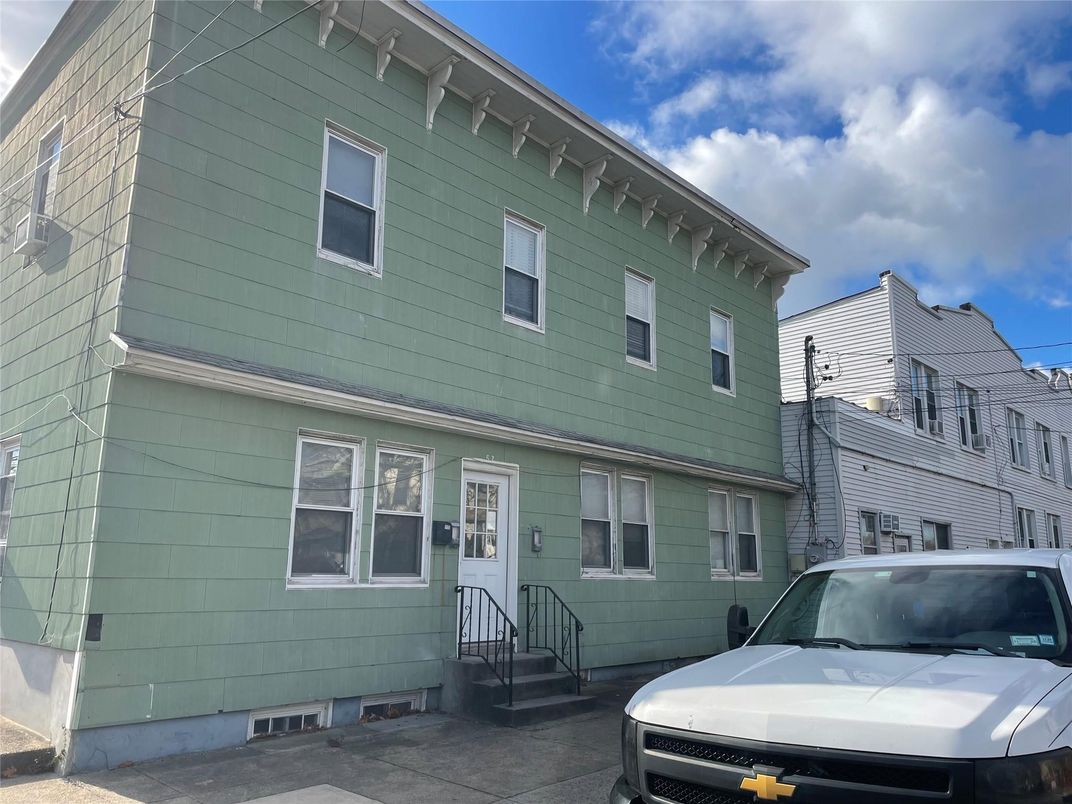 Exterior, Facade, Rowhouse
