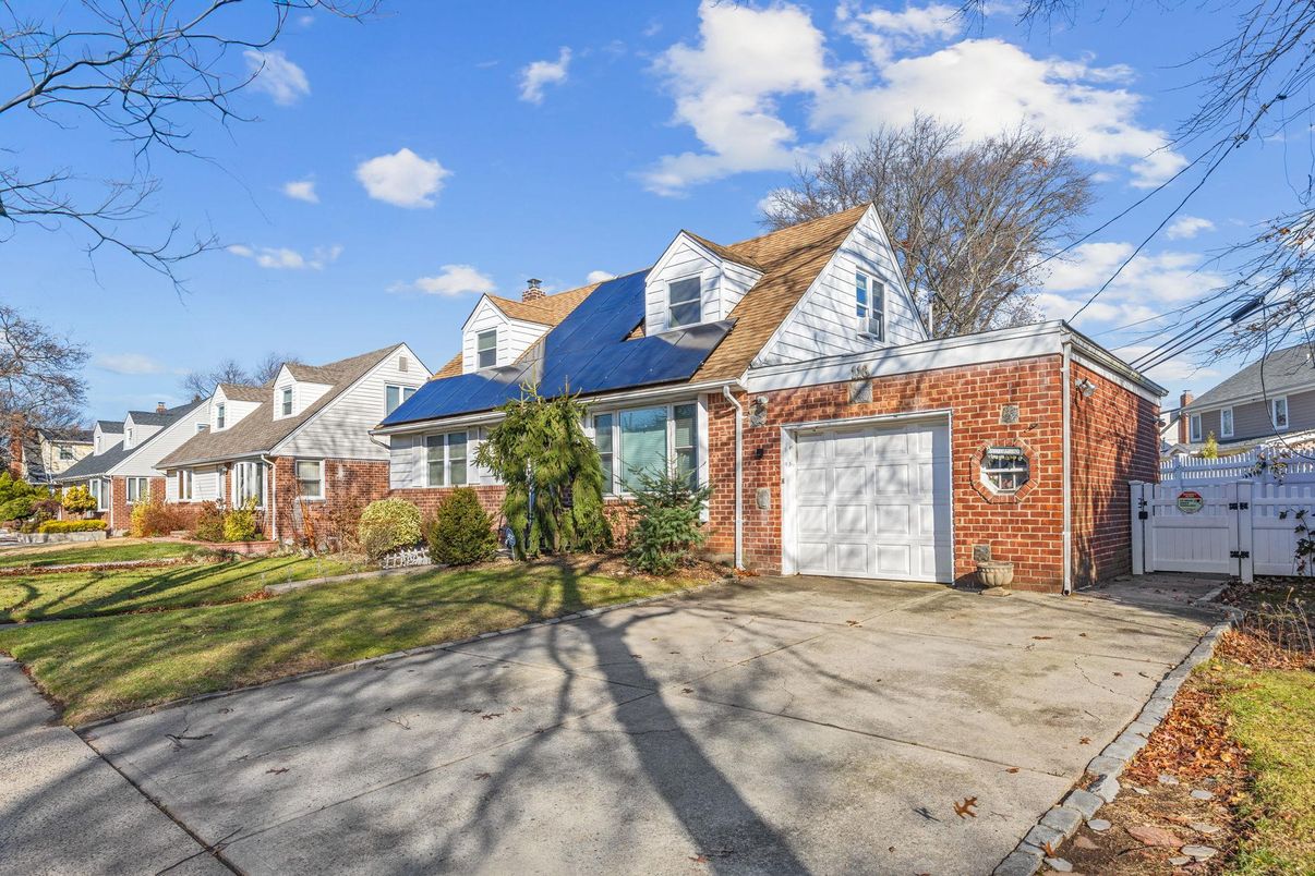 Attached, Exterior, Facade, Brick Facade, Cape Cod