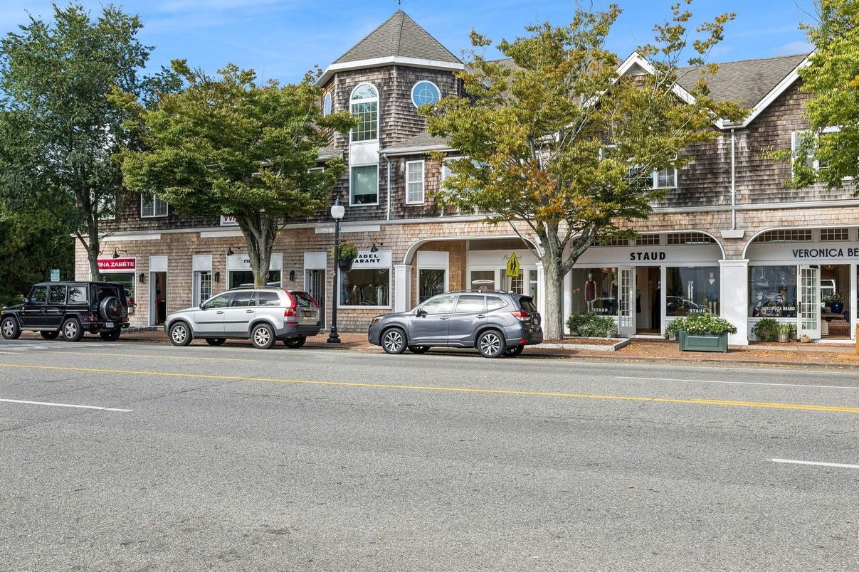 Exterior, Facade, Brick Facade, Queen Anne Victorian