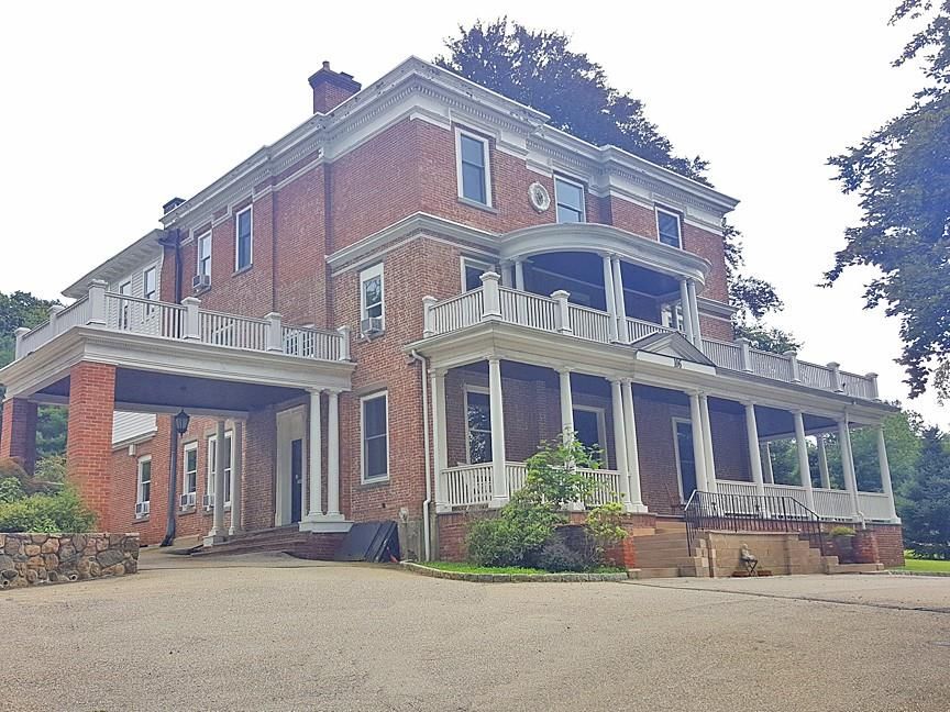 Exterior, Facade, Brick Facade, Queen Anne Victorian