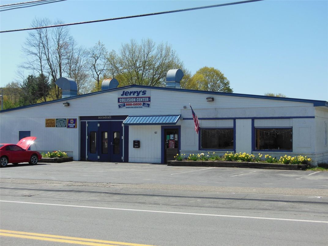 Exterior, Facade, Ranch