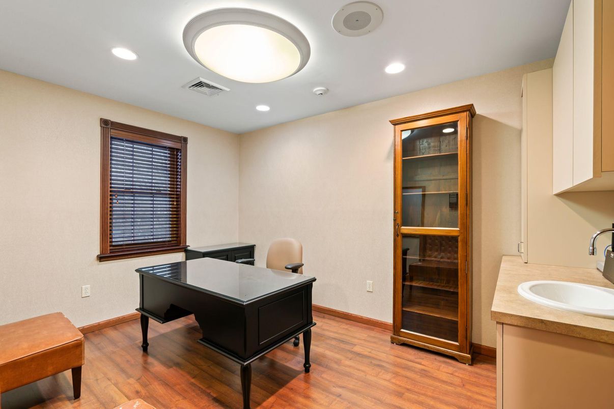 Bathroom, Interior, Recessed Lighting, Wood Texture Flooring