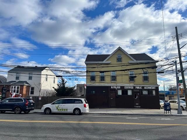 Exterior, Facade, Queen Anne Victorian