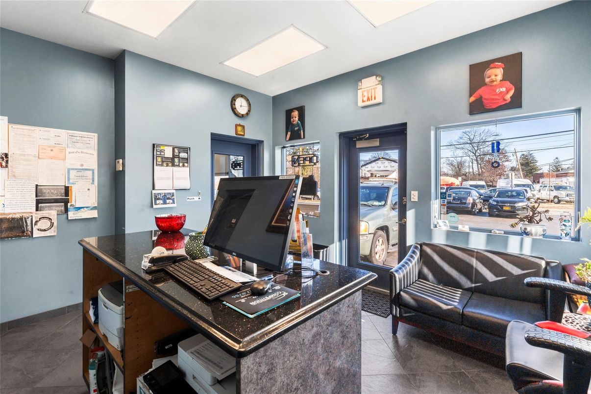 Home Office, Interior