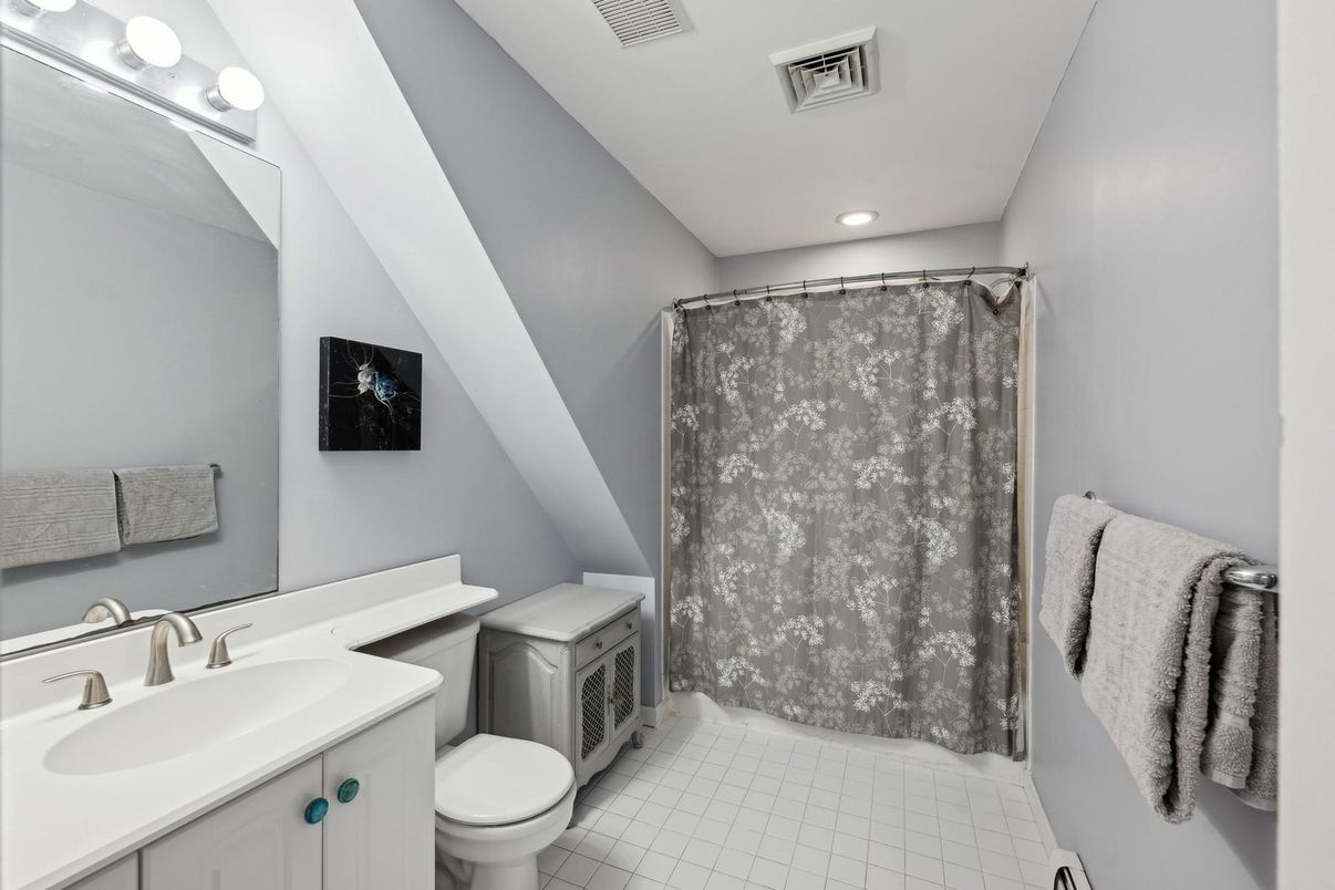 Bathroom, Interior, Recessed Lighting