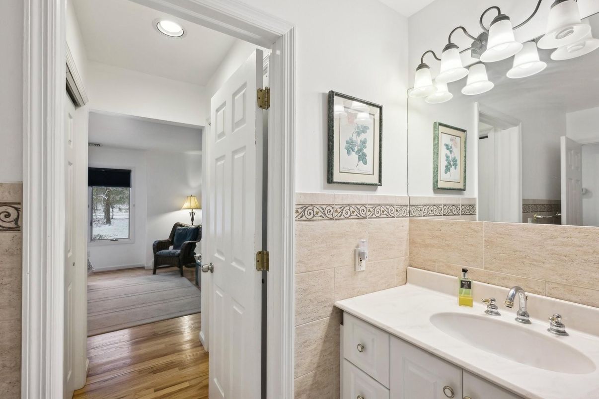 Bathroom, Interior, Recessed Lighting, Wood Texture Flooring