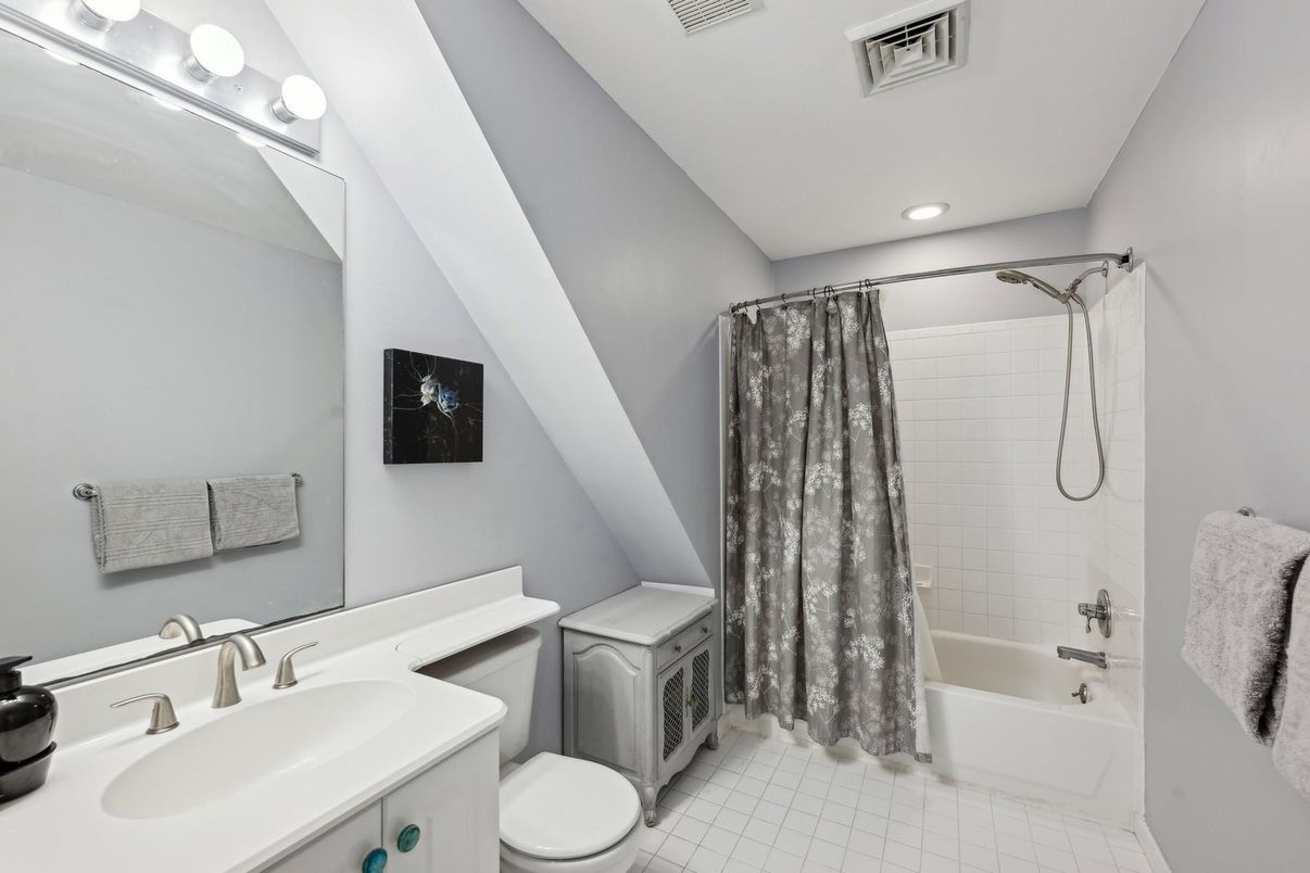 Bathroom, Interior, Recessed Lighting